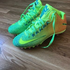 Men’s Nike football/lacrosse cleats